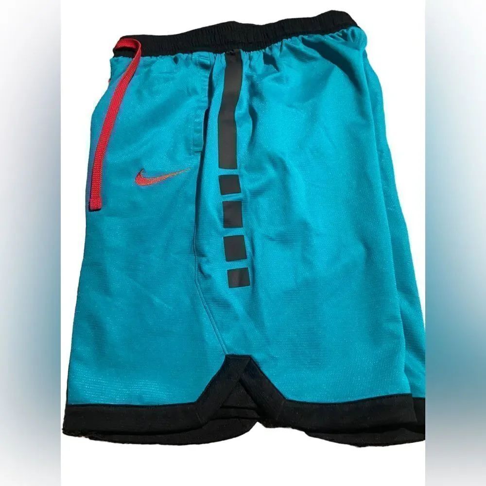 Nike basketball shorts excellent condition 9 inch in seam like new see pics